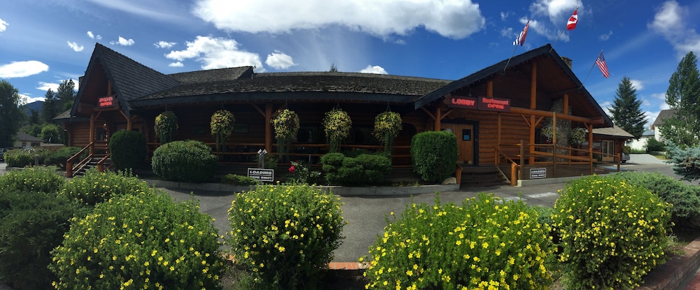Cariboo Lodge — 4-Star Luxury Hotel in Clinton, Canada