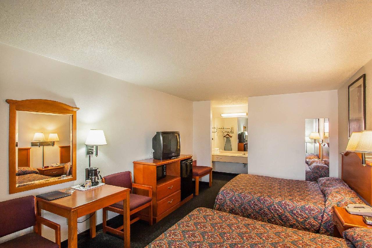 Rodeway Inn Effingham - photo 12