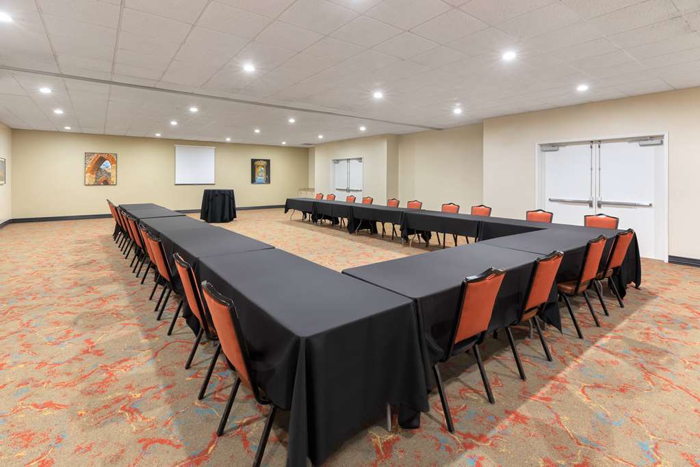 La Quinta Inn & Suites by Wyndham San Antonio Medical Ctr NW - photo 31