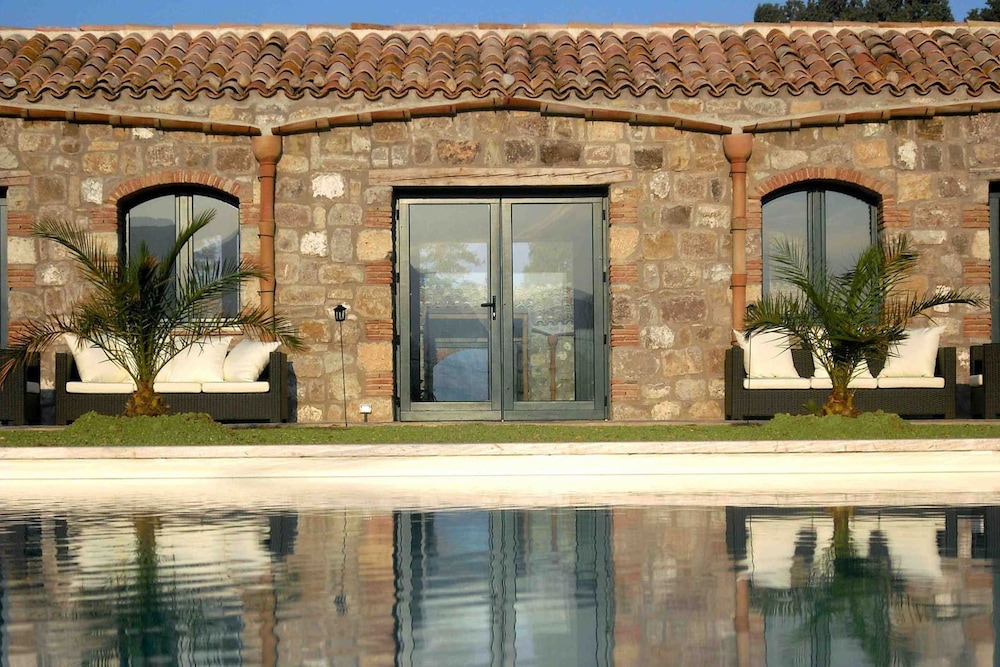 Masseria del Piano — 4-Star Luxury Hotel in Collesano, Italy