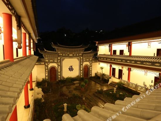 Dingfeng Manor Hotel - carbon neutral hotel in Dali