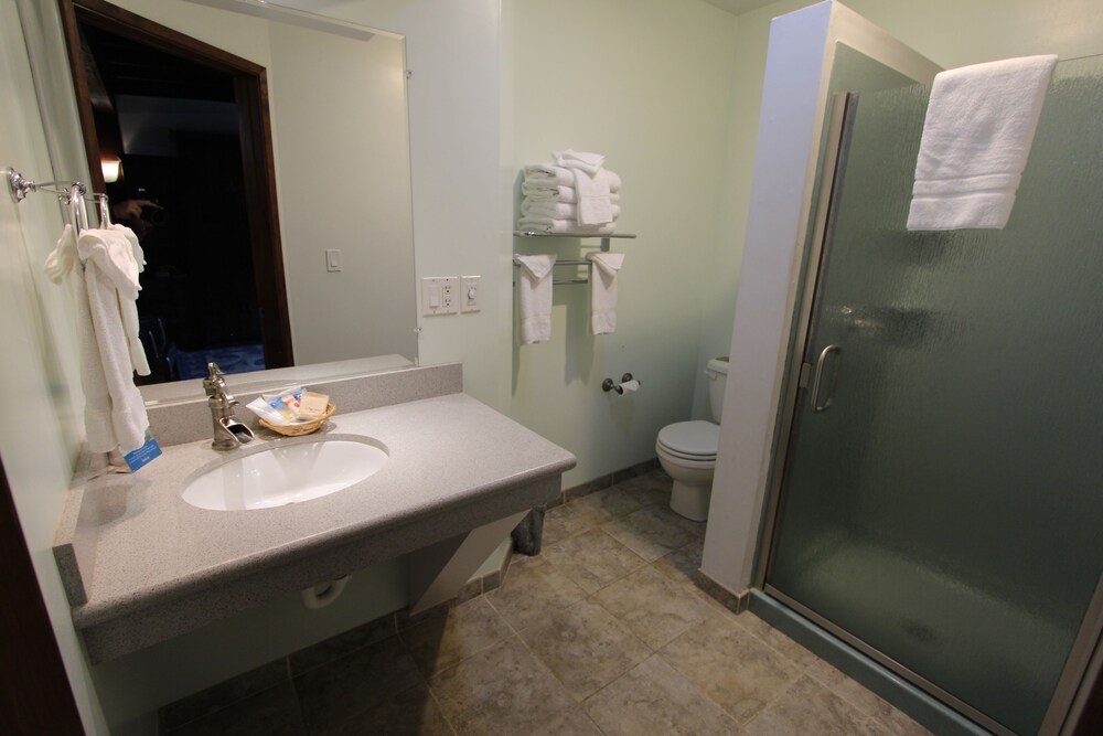 Edgewater Beach Inn - photo 57