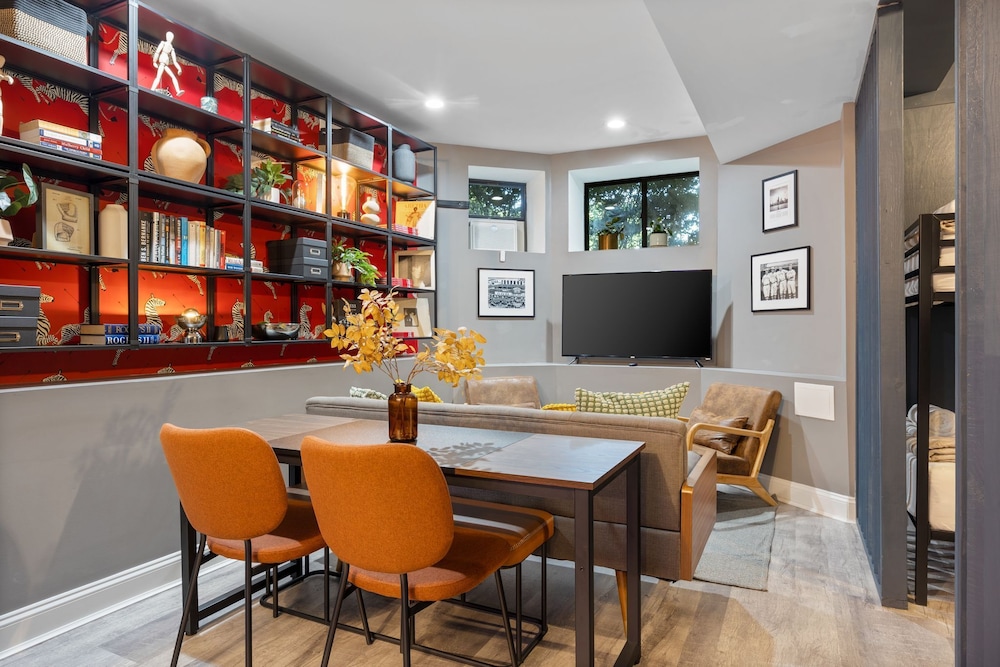 Wrigleyville Suites - photo 49