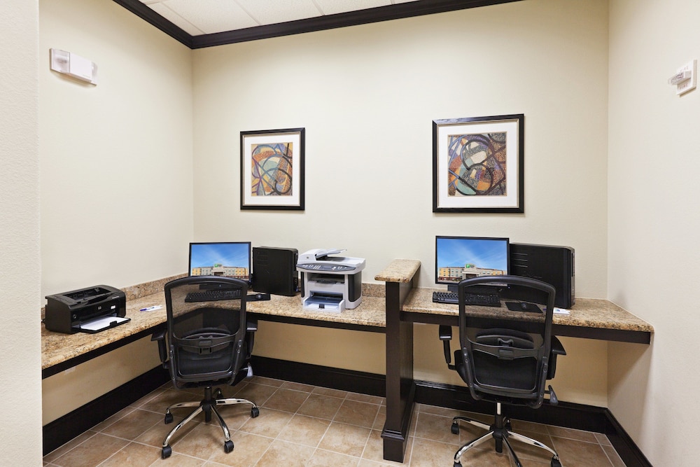 Holiday Inn Express Hotel & Suites Brownfield by IHG - photo 28