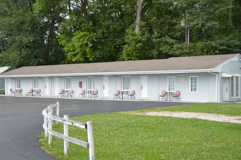 Great Lakes Motel - photo 20