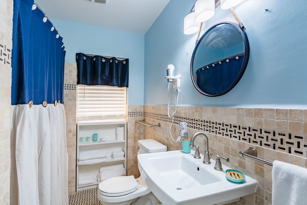 Upham Beach Inn - photo 19