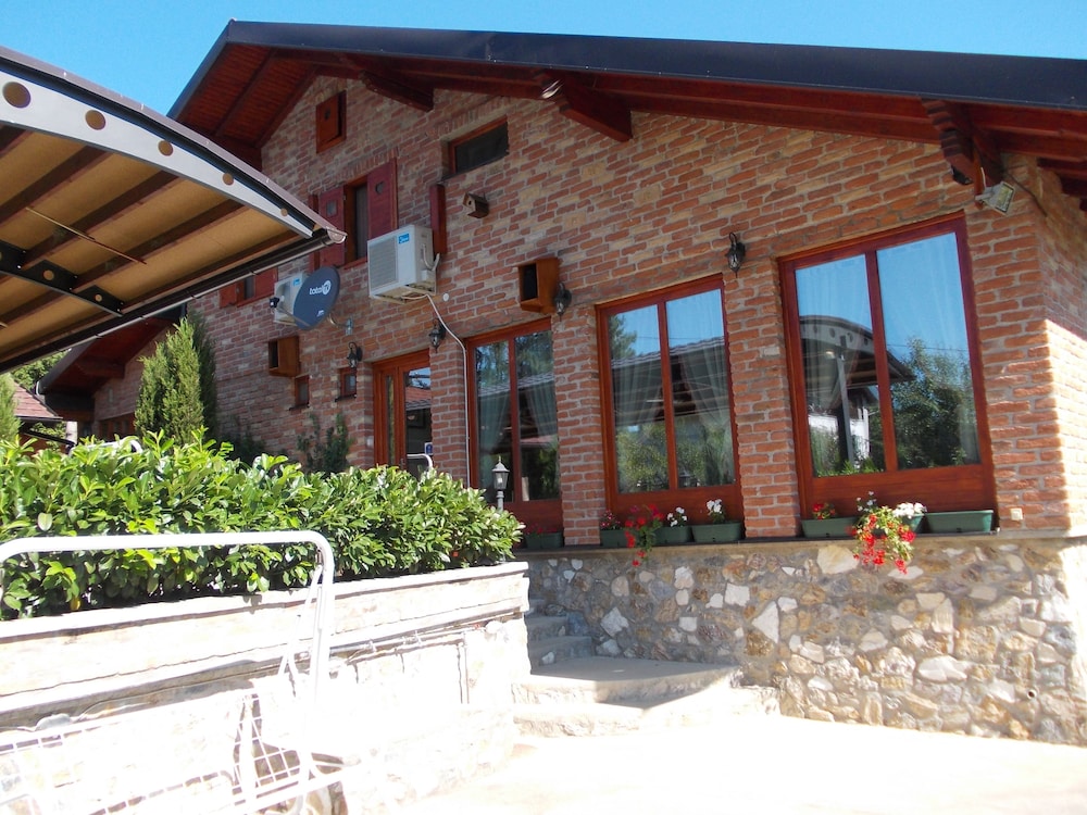 Holiday Home Karalic — 4-Star Luxury Hotel in Sremska Mitrovica, Serbia