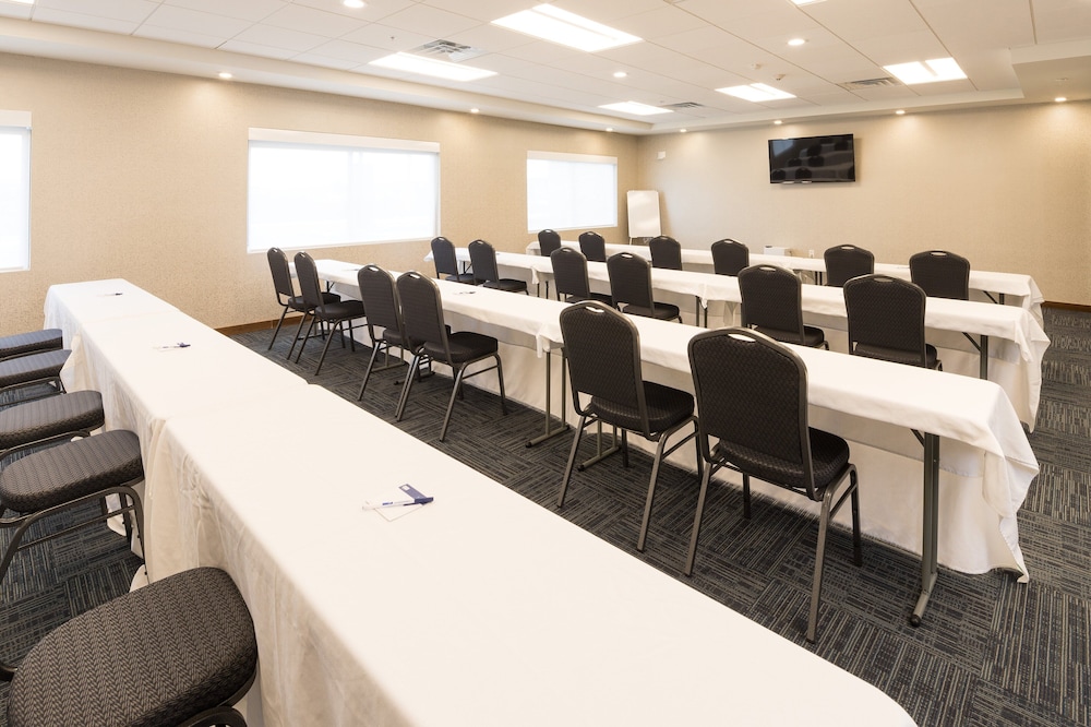 Holiday Inn Express & Suites Auburn - photo 27