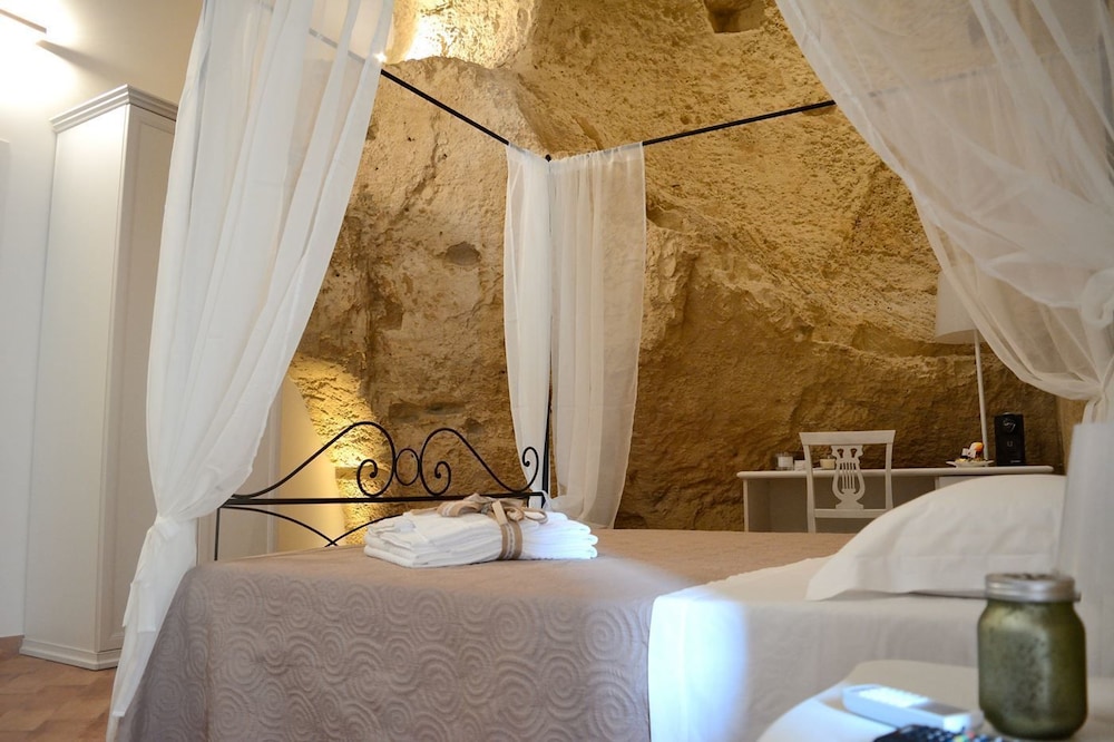 B&B Fontana La Stella — 4-Star Luxury Hotel in Gravina In Puglia, Italy