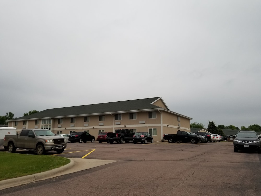 Bilmar Inn & Suites Dell Rapids Near Sioux Falls - photo 202