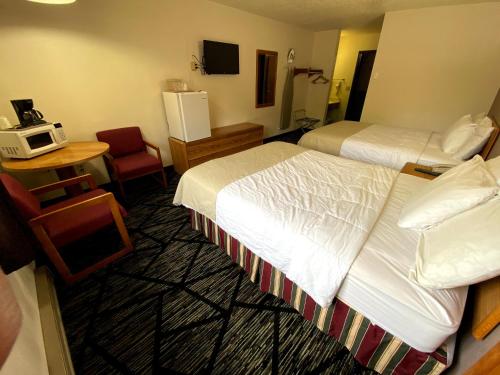 Woodlands Inn & Suites - photo 40