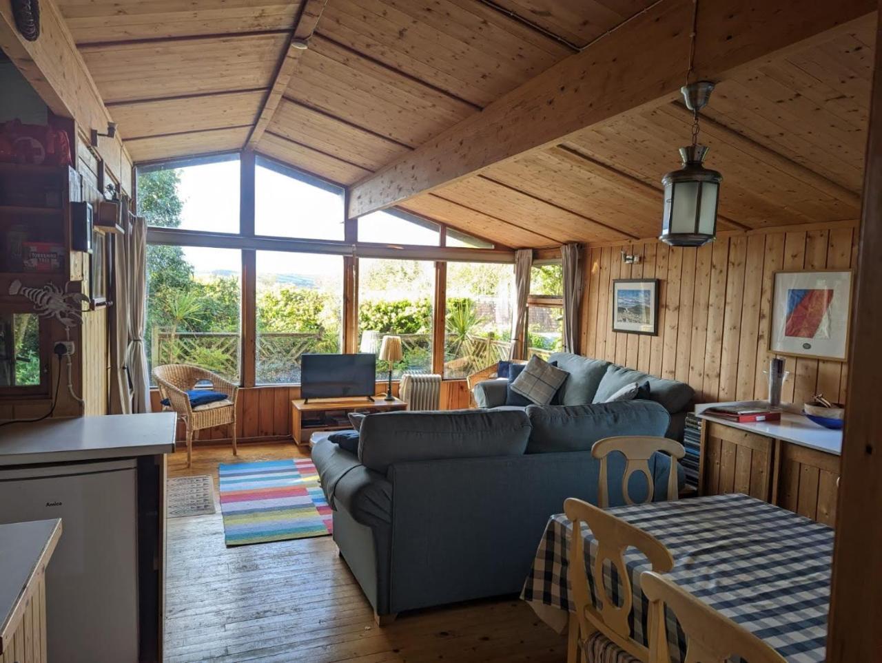 Scandinavian Style Lodge in Rock — 4-Star Luxury Hotel in Wadebridge, United Kingdom
