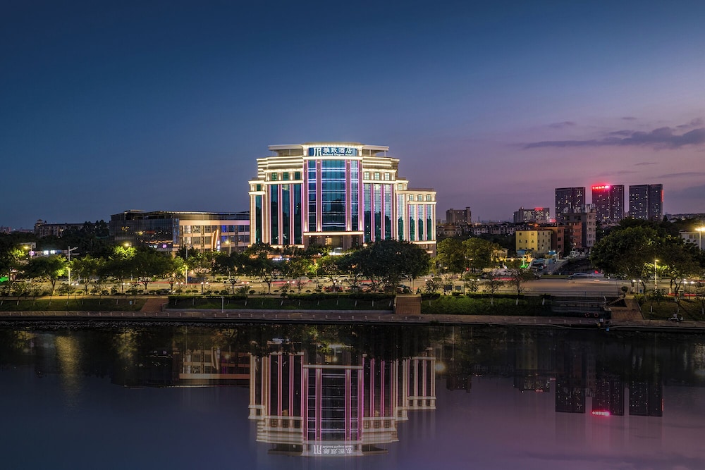 Guangzhou Elegant International Hotel Panyu Square Metro Station Branch Free Shuttle Bus to Canton Fair Complex During Canton Fair Period & Free Deliver Service to Guangzhou Baiyun International Airport in Guangzhou, People's Republic of China