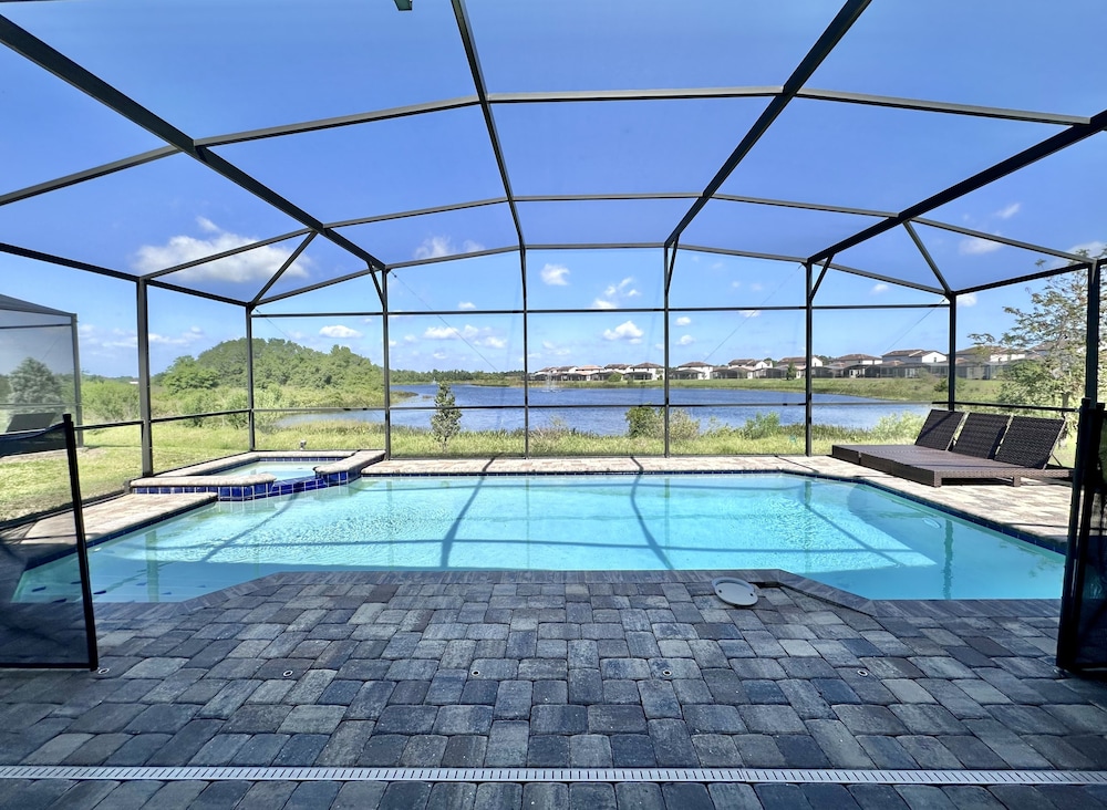 Balmoral Resort 200kb 6 Bedroom Home by RedAwning - featured photo