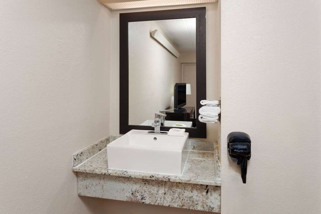 Travelodge by Wyndham Peoria - photo 13