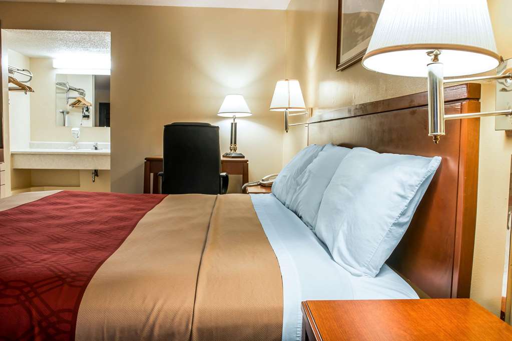 Econo Lodge Paw Paw - photo 12