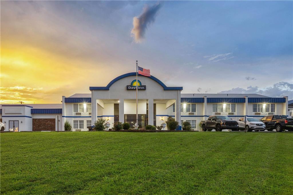 Days Inn by Wyndham Madisonville - photo 7