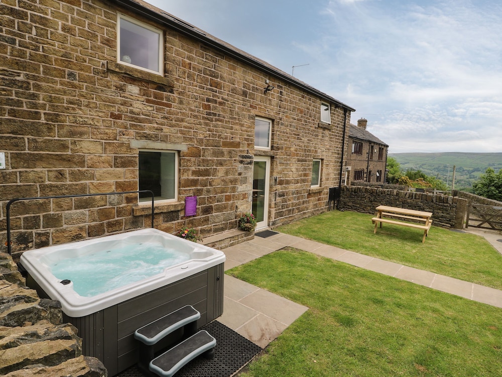 Upper House Barn Saddleworth — 4-Star Luxury Hotel in Oldham, United Kingdom