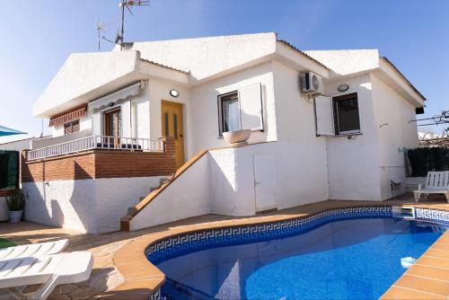 Mas de Felip Casa rural con piscina privada en el Delta Deltavacaciones — 4-Star Luxury Hotel in Deltebre, Spain