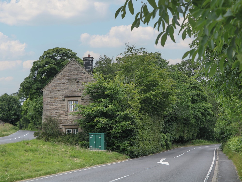Whim Cottage — 4-Star Luxury Hotel in Hathersage, United Kingdom