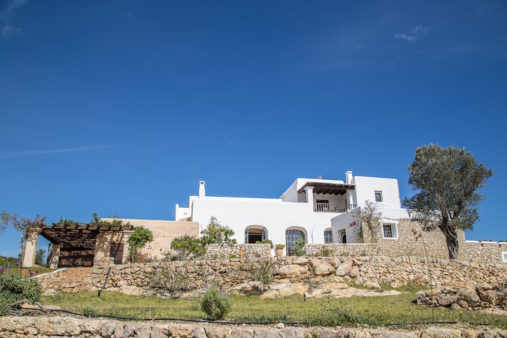 Agroturismo Can Pujolet — 4-Star Luxury Hotel in Sant Antoni De Portmany, Spain