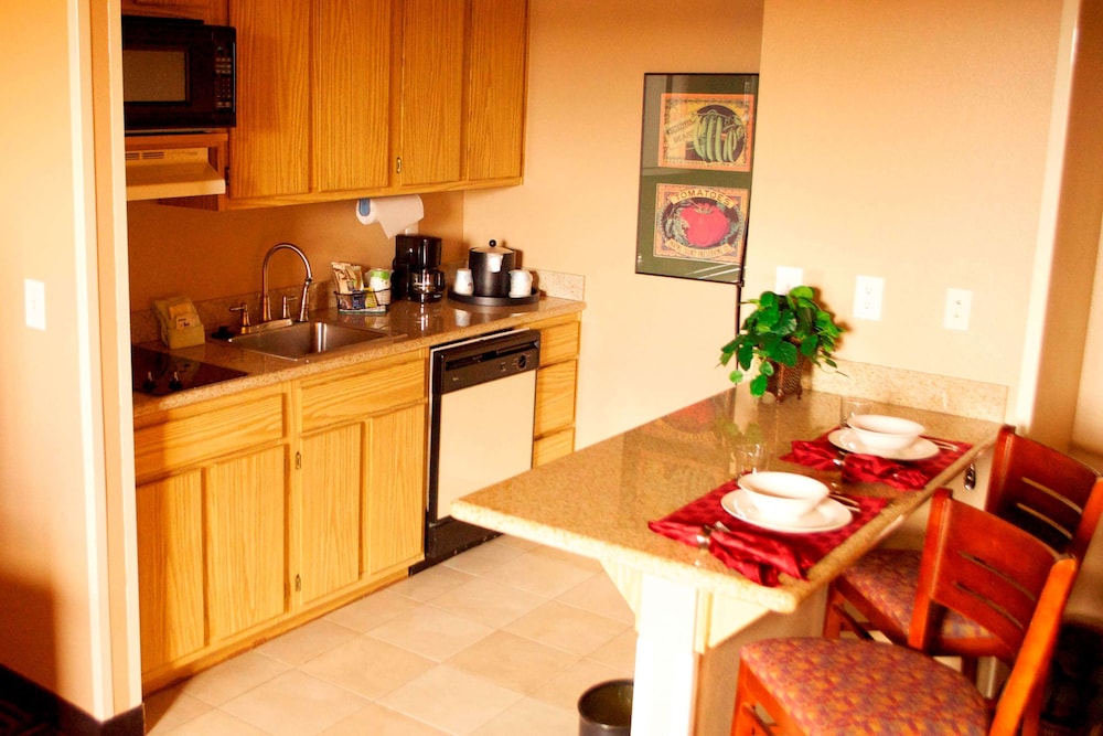 Hampton Inn & Suites Flagstaff - photo 12