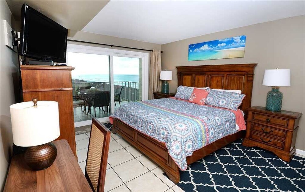 Regency Towers 624 Three Bedroom Condo - photo 4