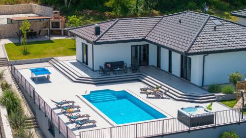 Villa Dalmatia with Sauna Hot tub Heated pool — 4-Star Luxury Hotel in Grubine, Croatia