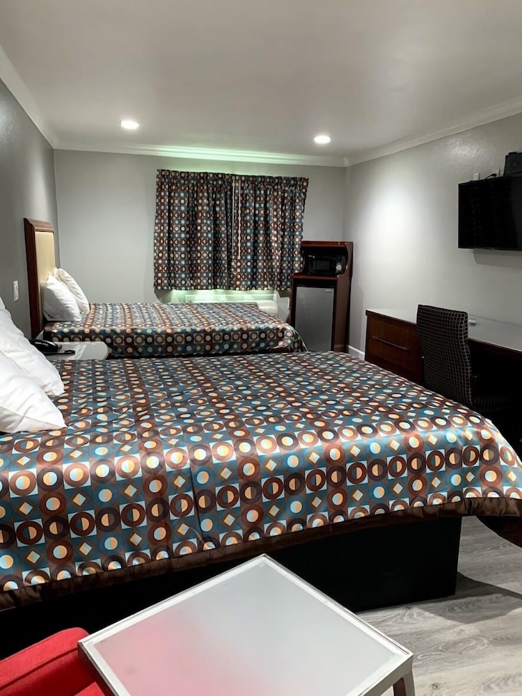 La Puente Inn Motel - photo 15