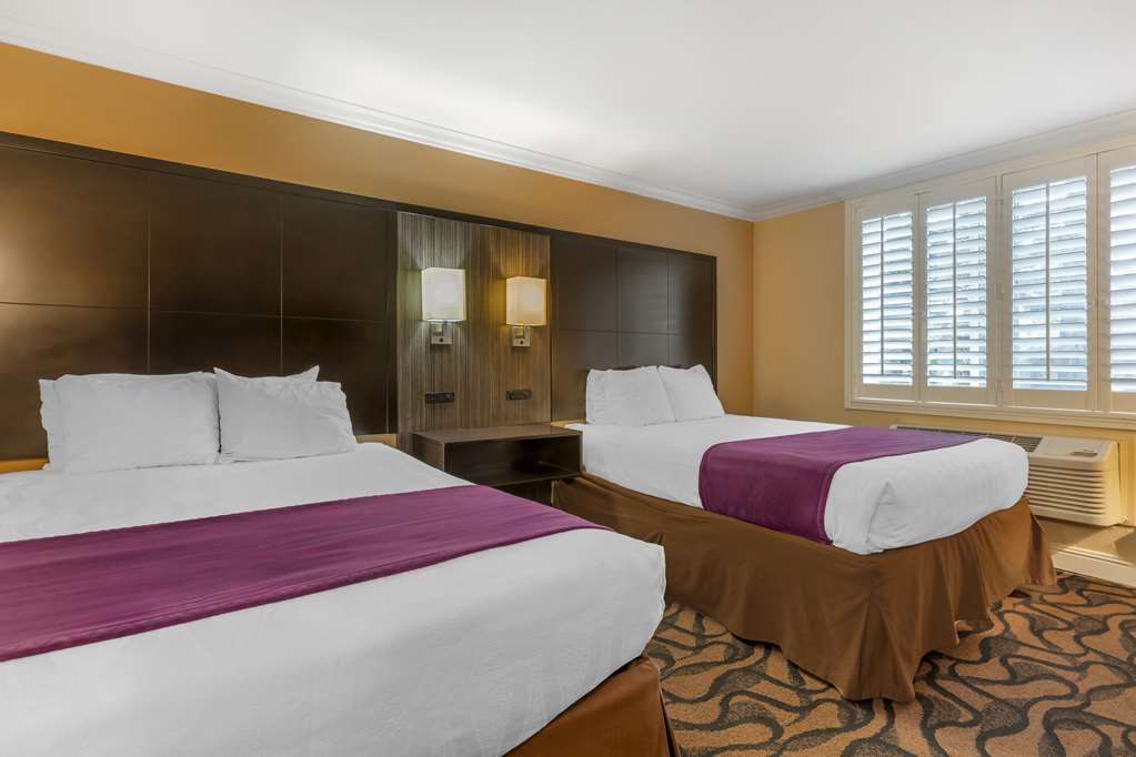 Best Western Plus Airport Plaza - photo 8