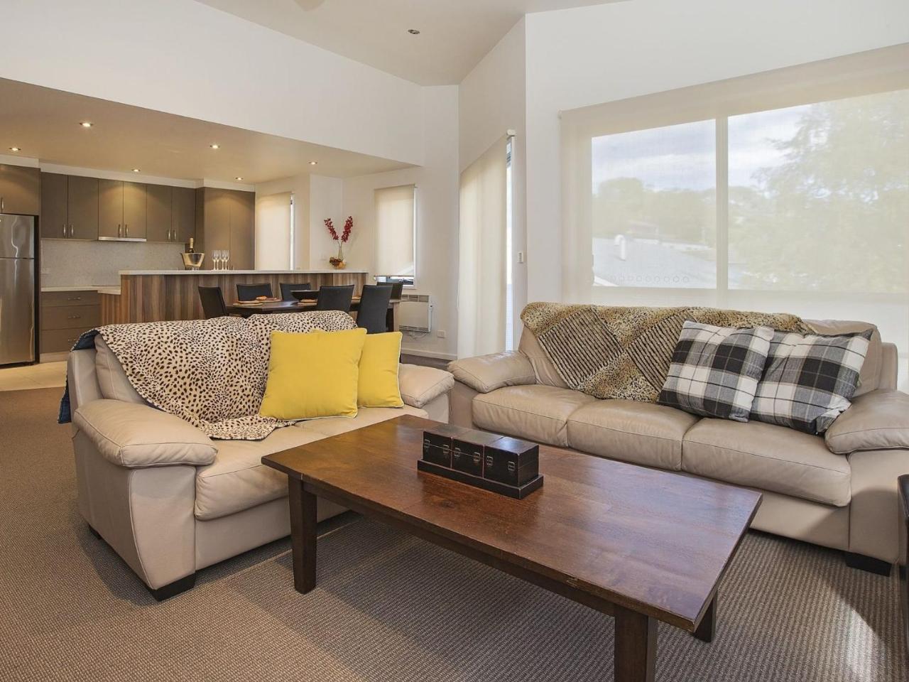 Northview 2 Modern 2BR Townhouse l Lake View l Central Location l Spa Bath l WiFi — 4-Star Luxury Hotel in Jindabyne, Australia