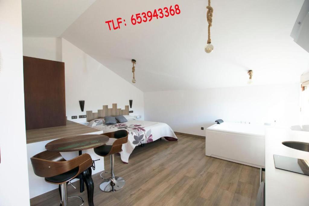 El Tranco Apartamentos — 4-Star Luxury Hotel in Villel, Spain