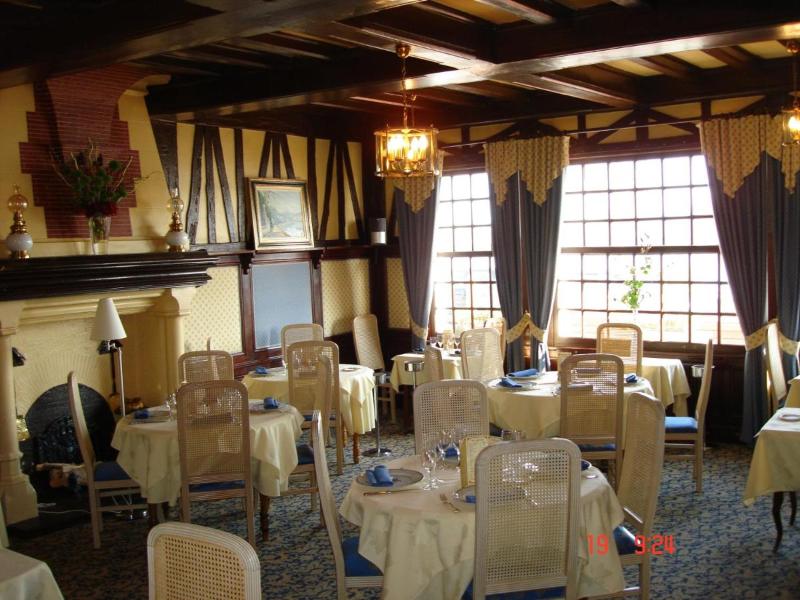 Logis les Cepages Restaurant le Raisin — hotel in Pont-De-Vaux
