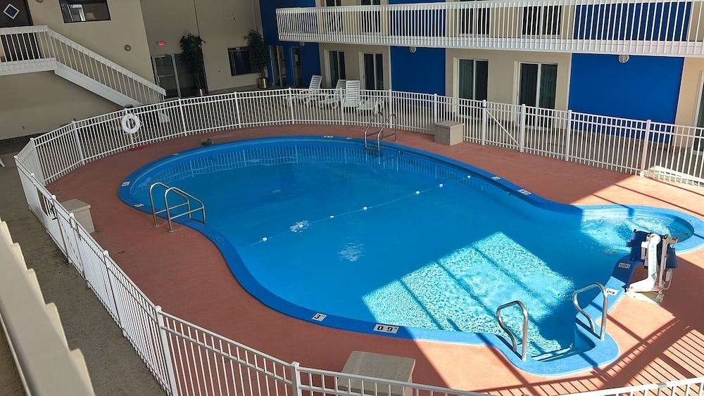 Days Inn by Wyndham Rock Falls - photo 31