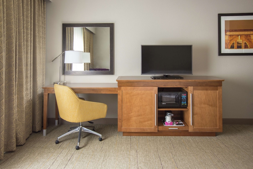 Hampton Inn & Suites Knoxville Papermill Drive - photo 9