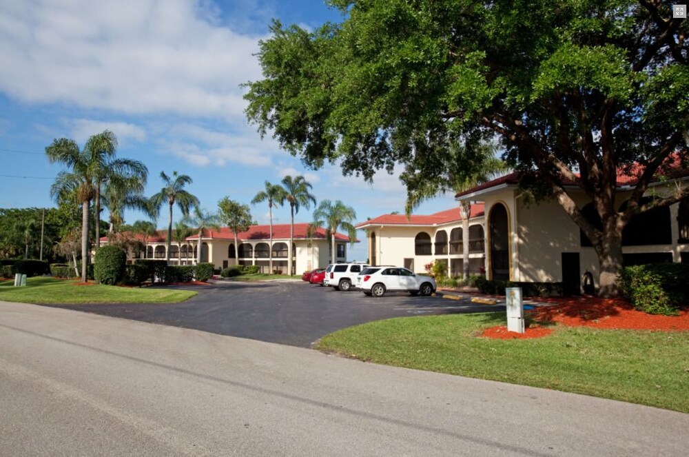 Harder Hall Resort Club Lakeside Villas in Sebring, United States