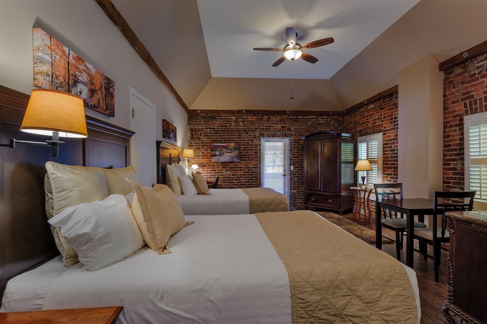 Grass Valley Courtyard Suites - photo 14