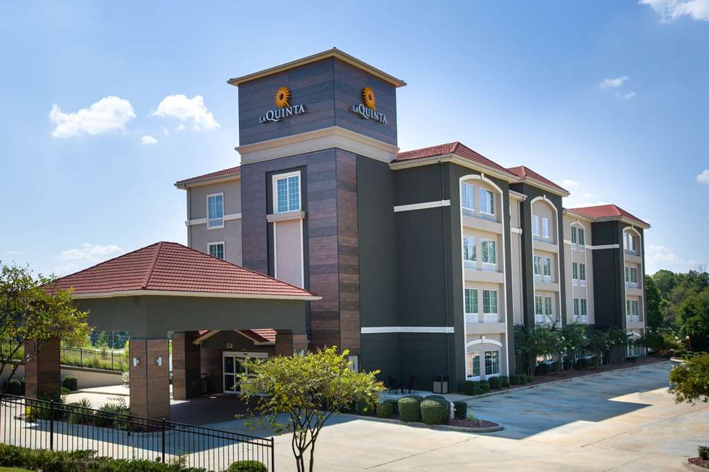 La Quinta Inn & Suites by Wyndham Tupelo - featured photo