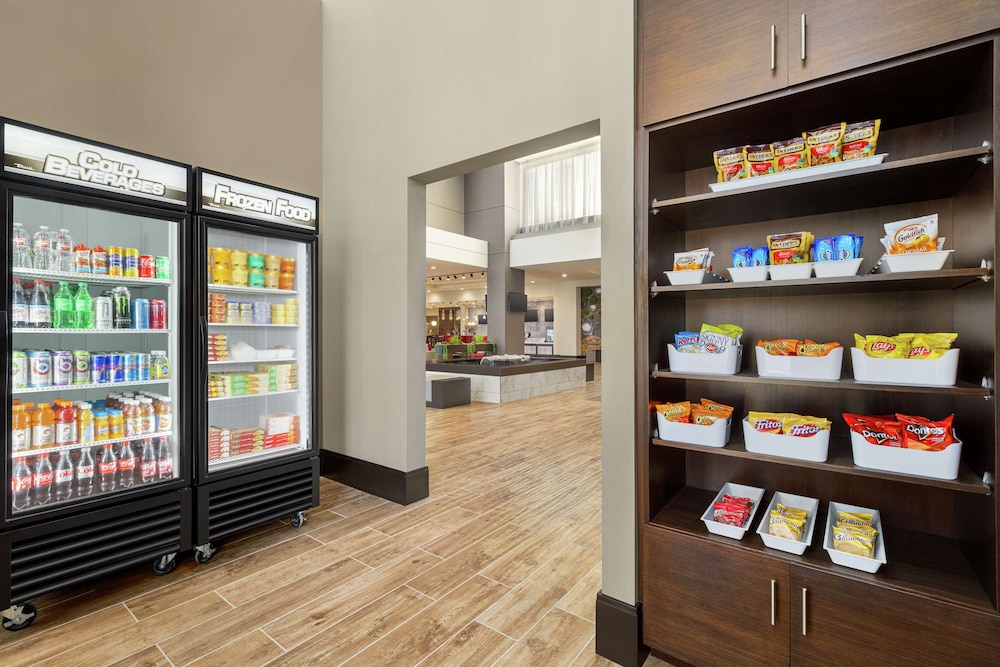 Embassy Suites by Hilton Round Rock - photo 33