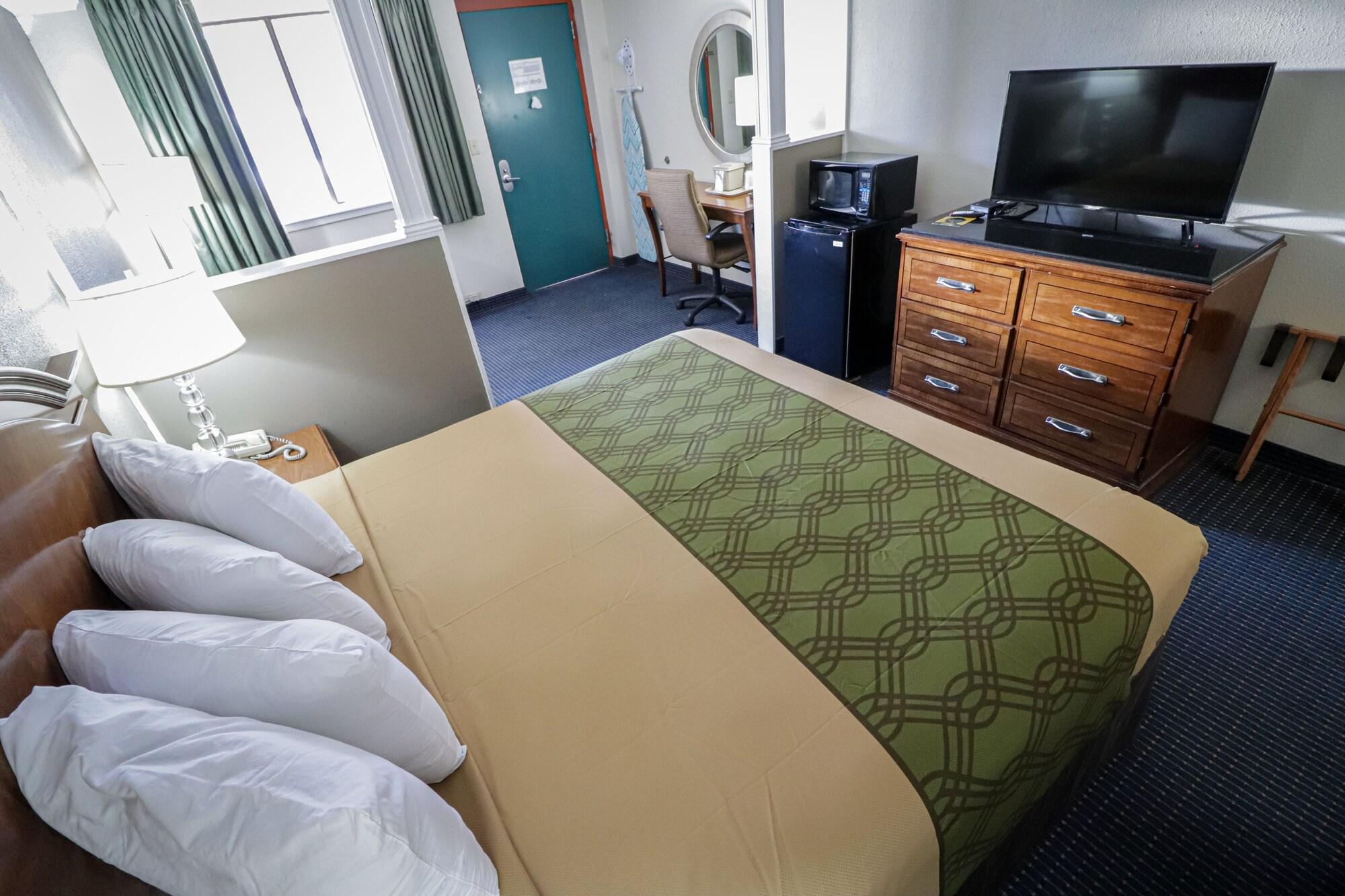 University Inn & Suites San Antonio - photo 10