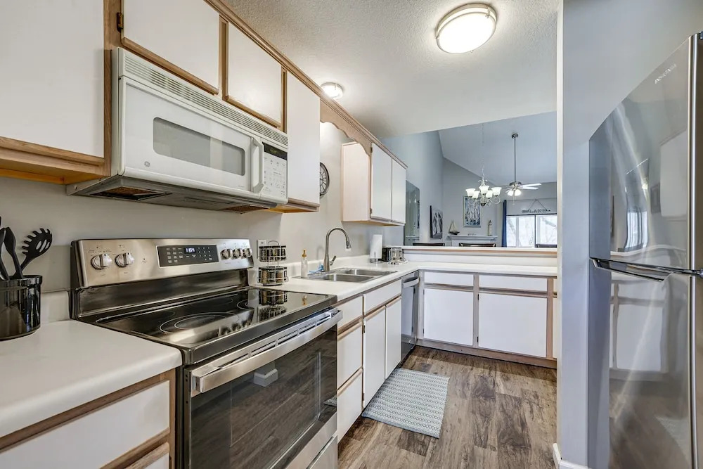 Lakefront Branson Penthouse w Resort Amenities - photo 11