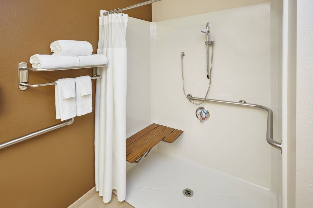 Fairfield Inn & Suites by Marriott Lombard - photo 18