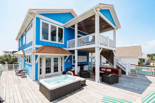 Paws. . . and RELAX. A PF getaway in the clouds — 4-Star Luxury Hotel in Carolina Beach, United States