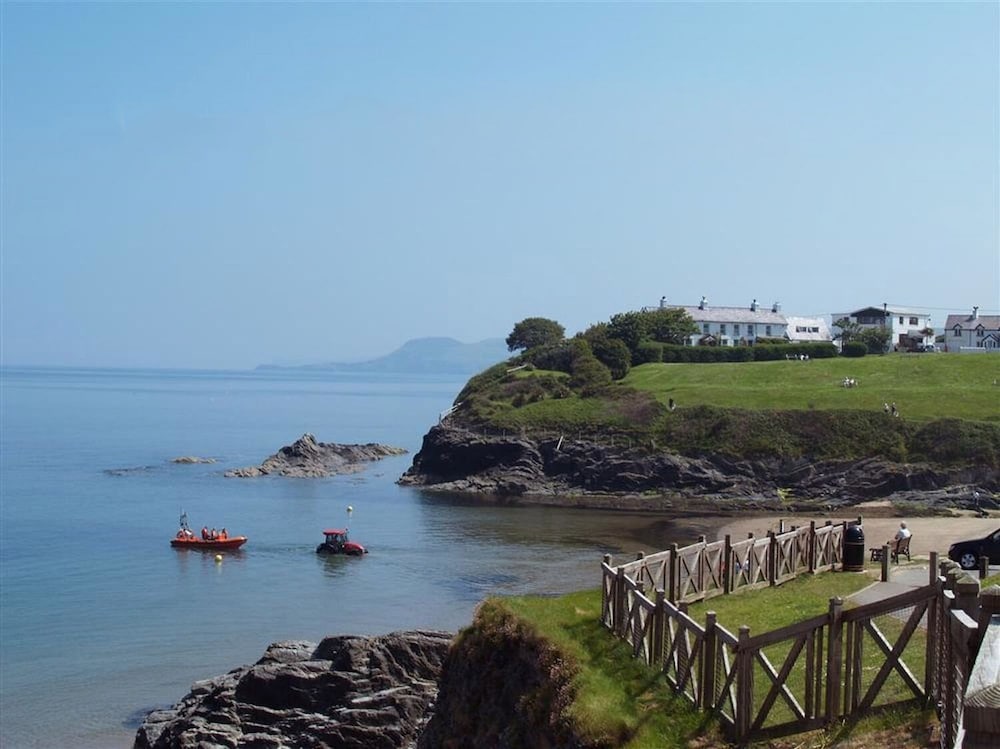 Beach Retreat — hotel in Aberporth