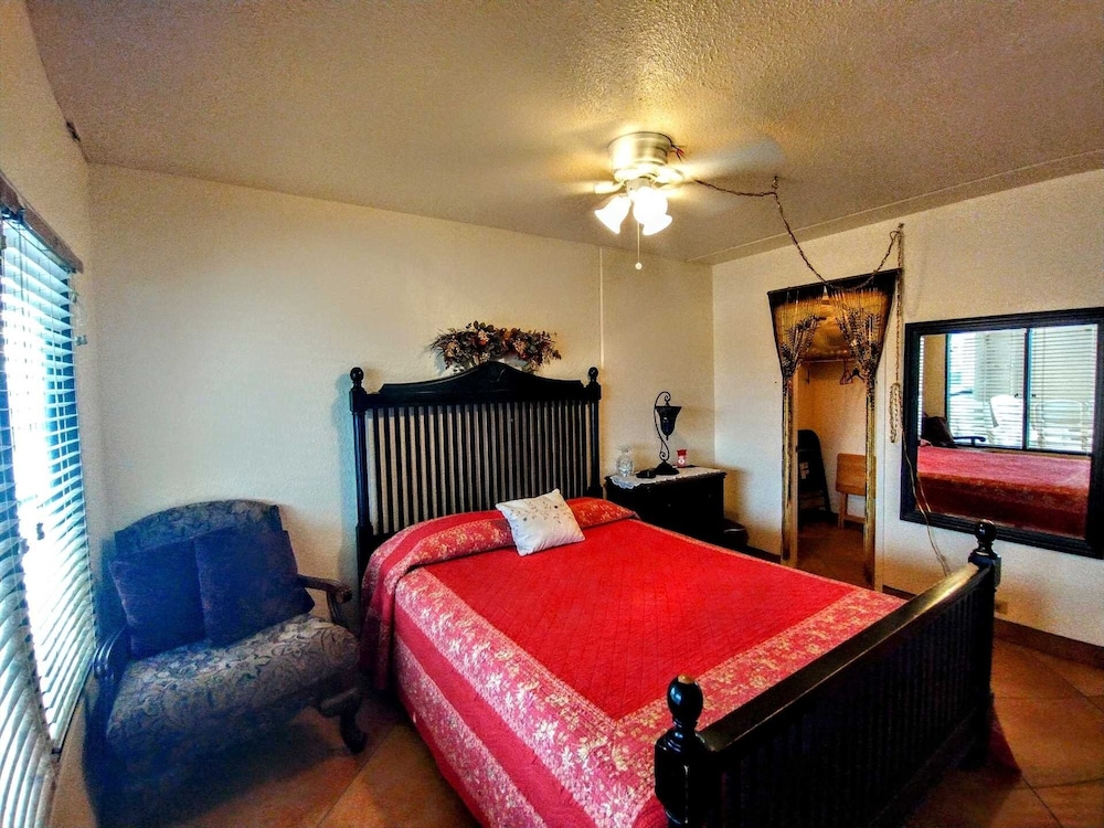 Landfall Towers 34 Minium 1 Bedroom Condo by RedAwning - photo 5