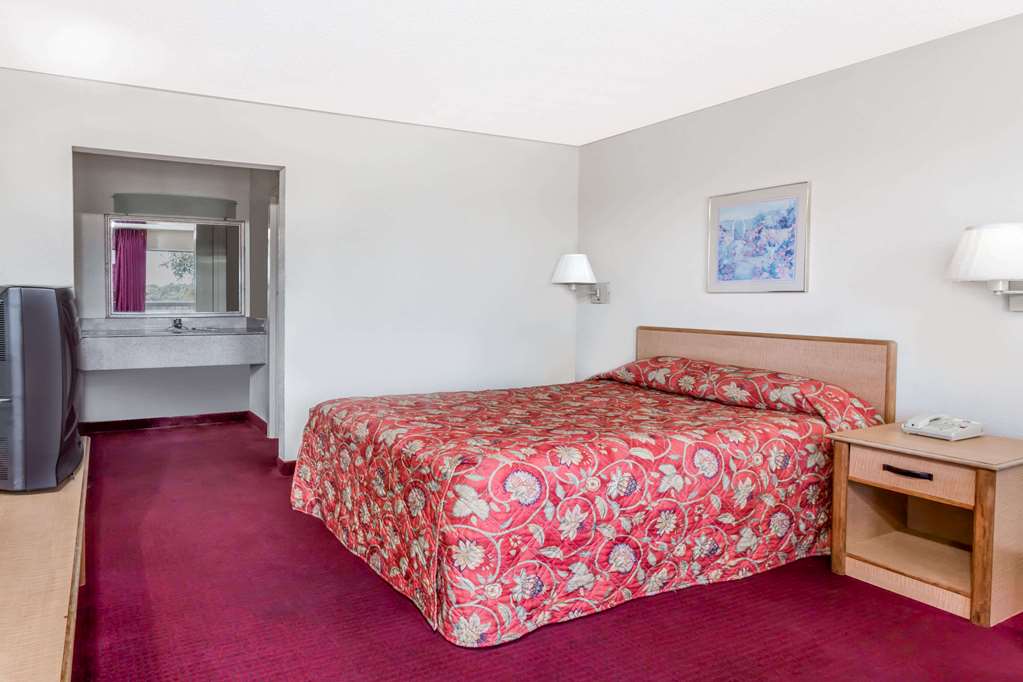 Knights Inn Fredericksburg - photo 11