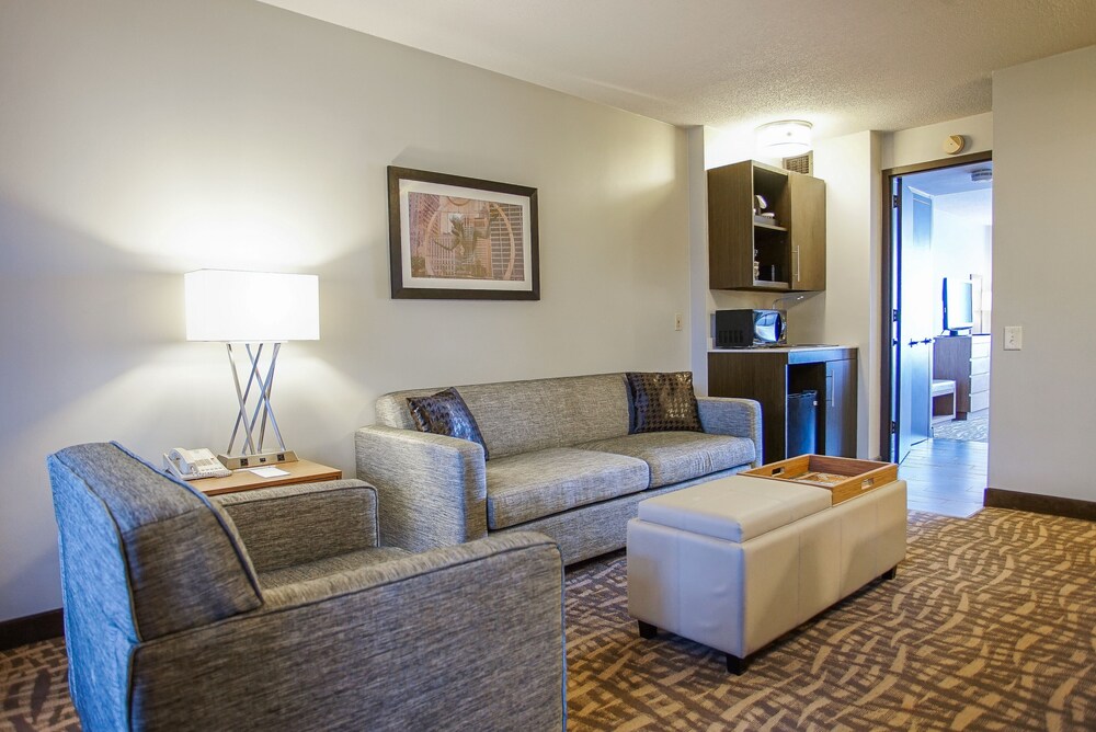 Ramada by Wyndham Southfield - photo 5