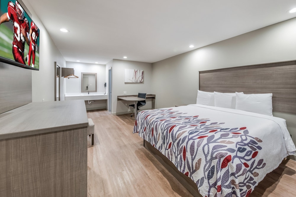 Red Roof Inn Lewisville - photo 20