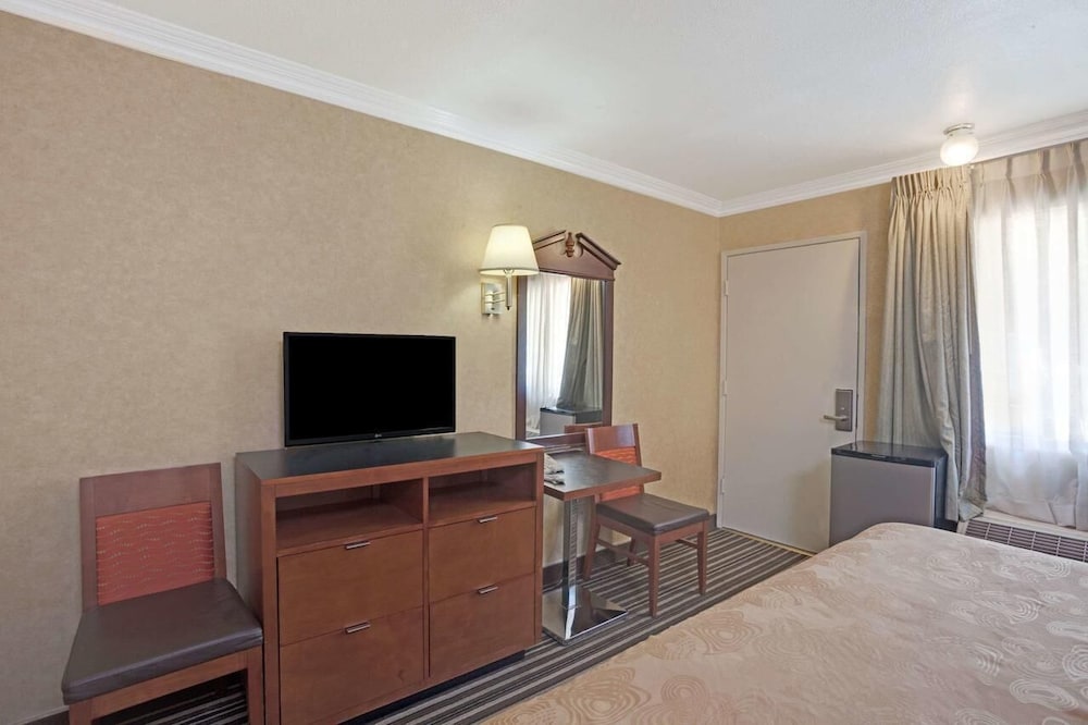 Buena Park Inn - photo 18