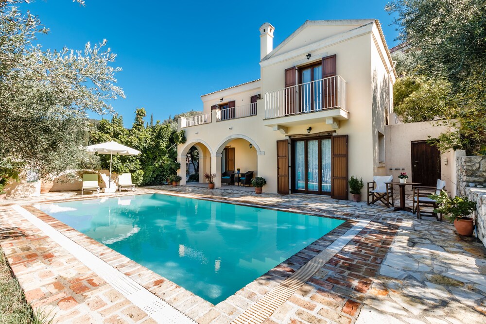 Mastrogiannis Villa Dafne — 4-Star Luxury Hotel in Corfu, Greece